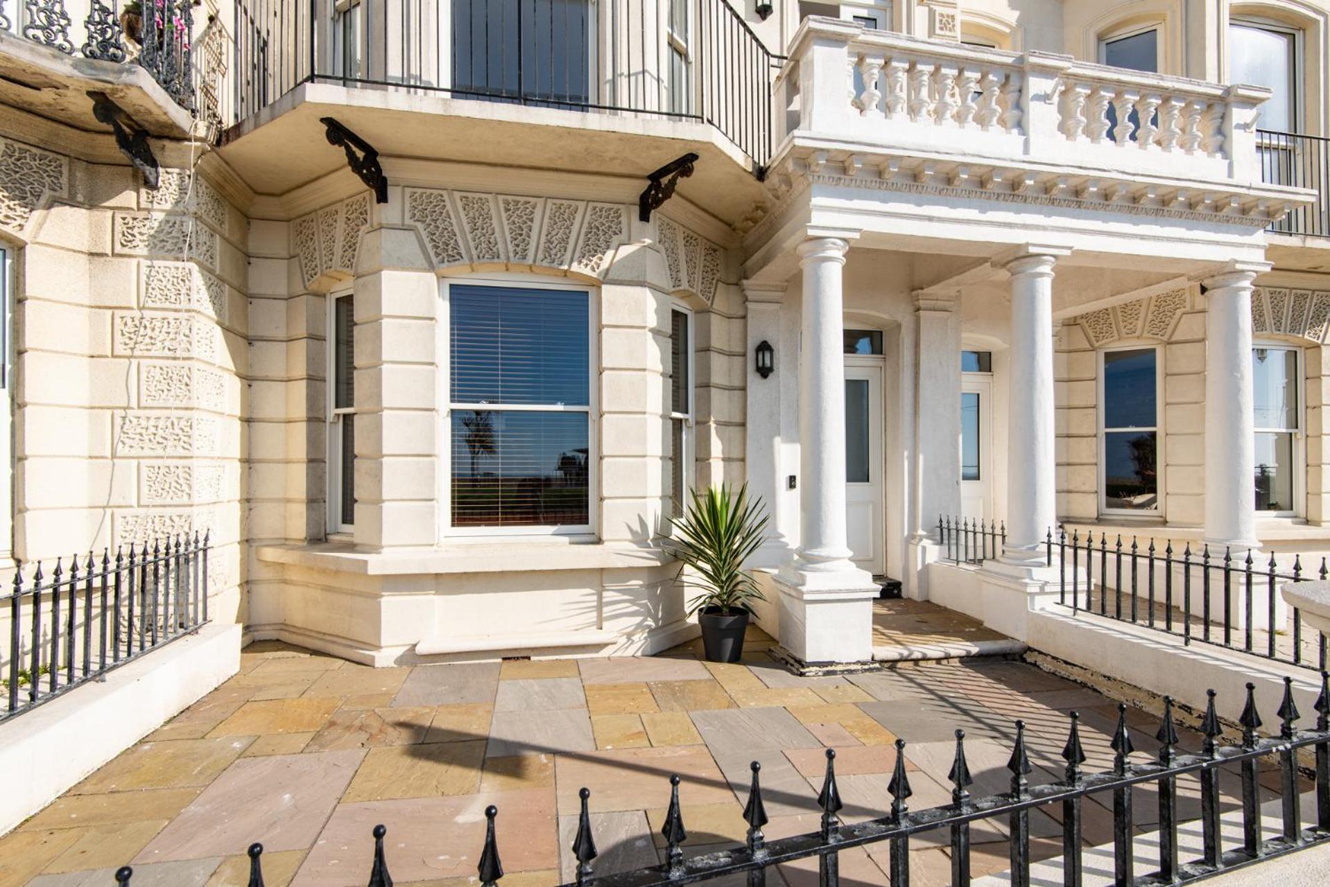 Stunning 2 Bed Apartment Sea Views And Parking Вётинг Экстерьер фото